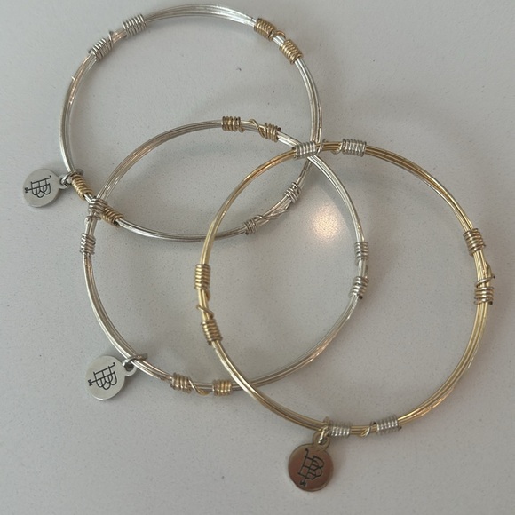 Bourbon and bowties, bangle bracelets, set of three, gold &silver mixed like new - Picture 3 of 8